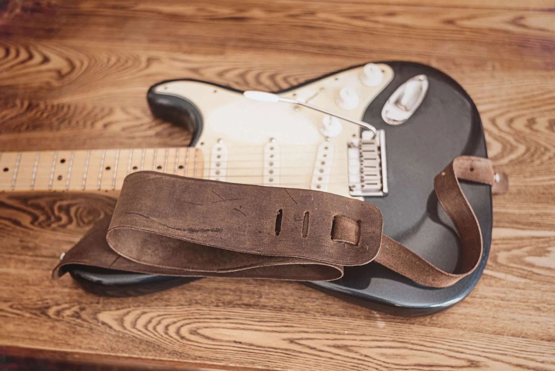 Adjustable Leather Guitar Strap - Image 3